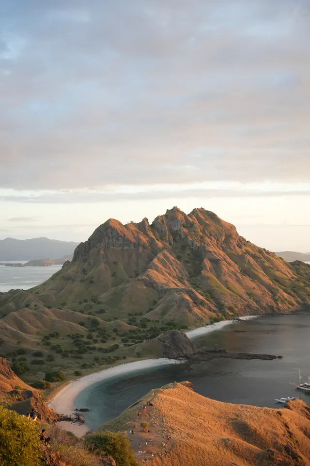 Private Speedboat Labuan Bajo — 1–5 Persons
